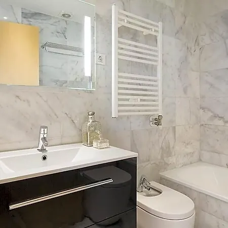 Flat For 8 W/shared Pool Near The :born Area Barcelona